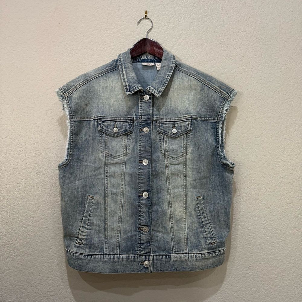 LOGO by Lori Goldstein Vintage Wash Blue Denim Vest Sleeveless 8